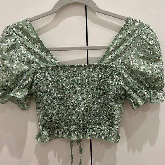 Green floral top with cinch - Picture 2 of 2
